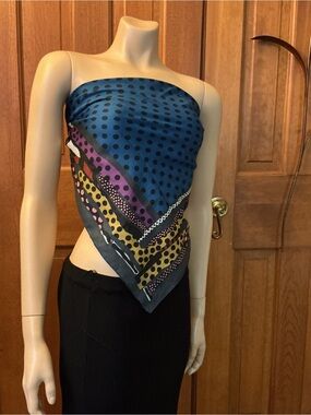 Four versatile square scarfs